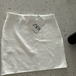 Zara white skirt never worn size medium